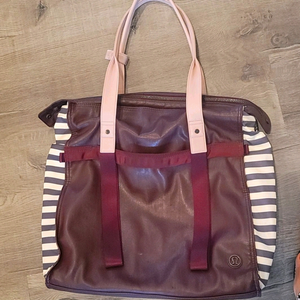 Lululemon shoulde bag